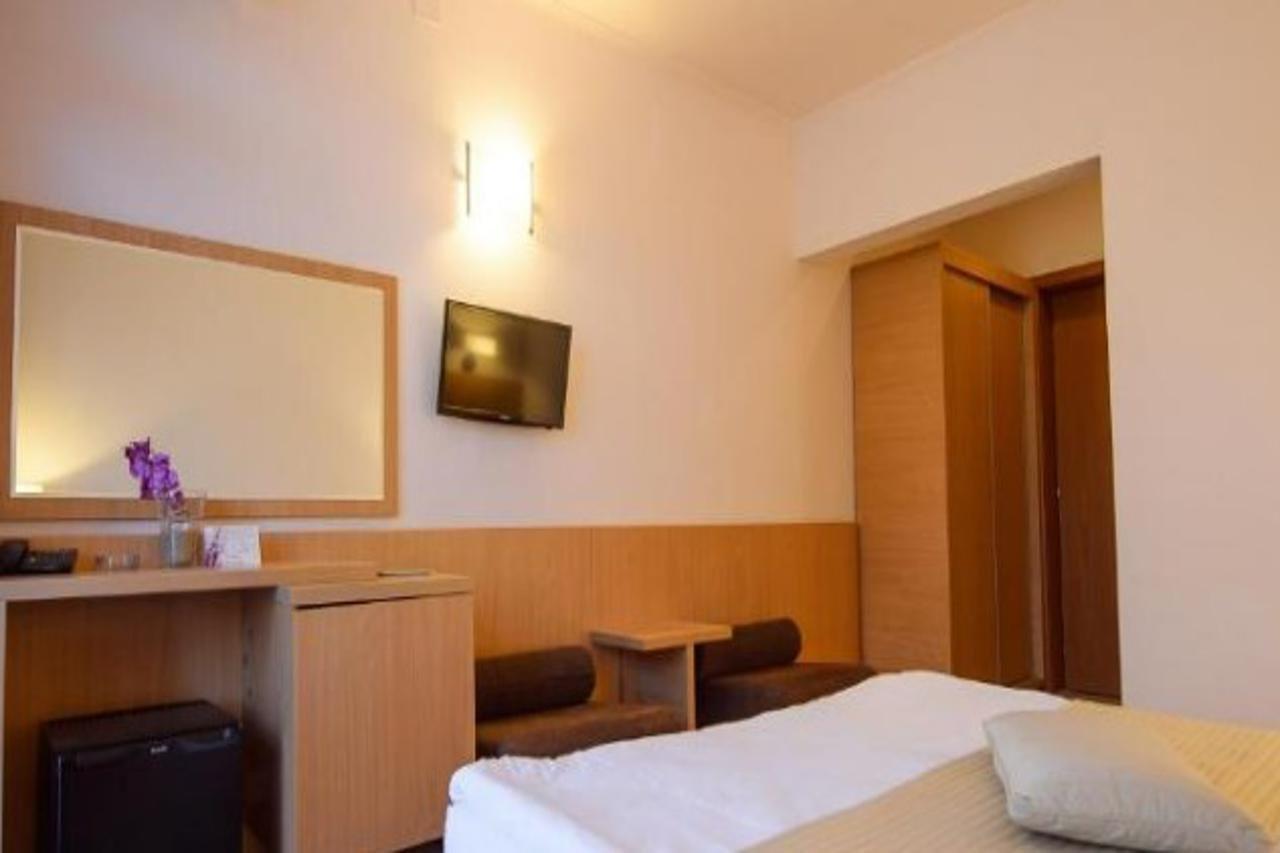 Hotel Sara 넵툰 외부 사진