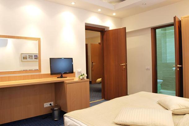 Hotel Sara 넵툰 외부 사진